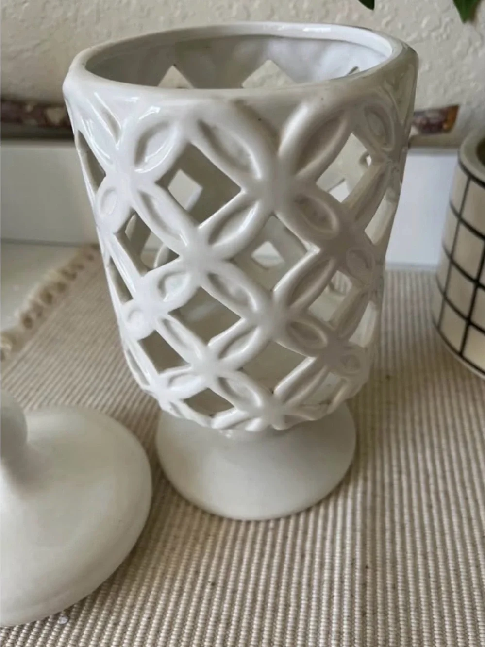 Williams Sonoma Exclusive Ceramic Lattice Ginger Jar w/Lid, White Vase Decor